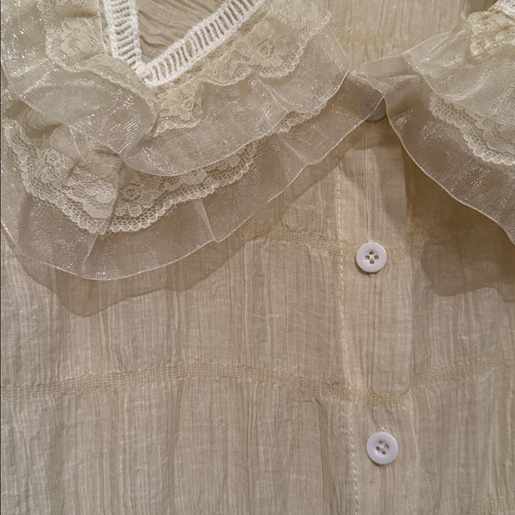 Elegant Cream Ruffled Women's Top - Picture 4 of 4